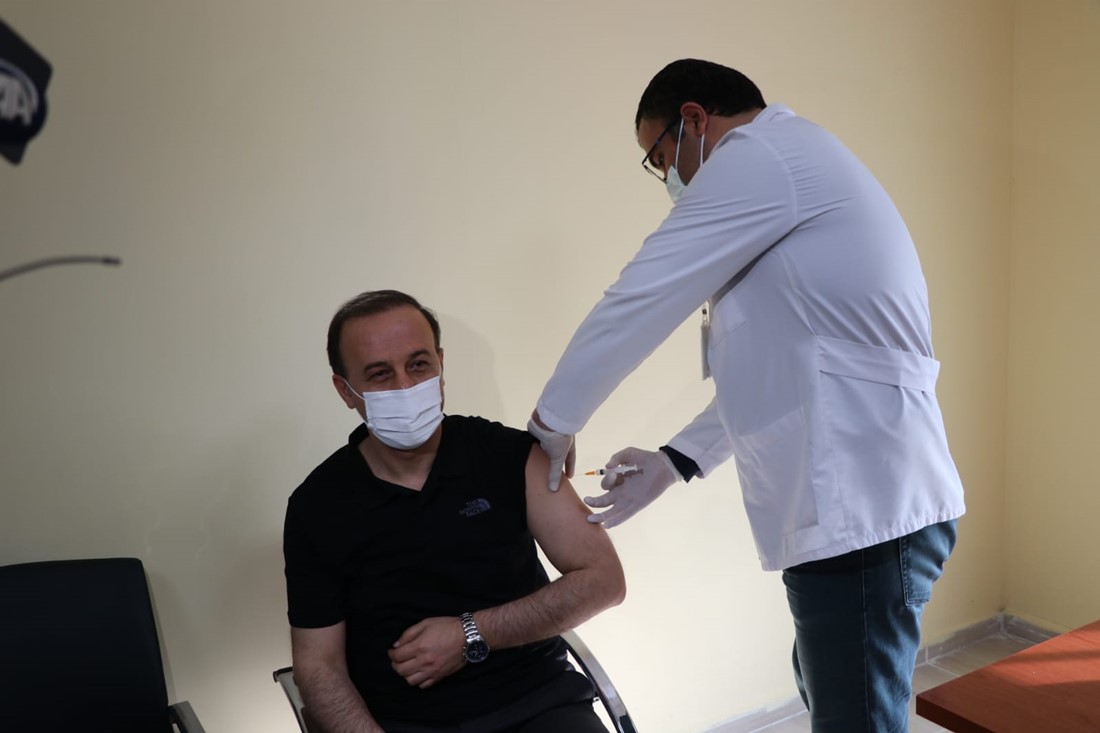 Vali Abdullah Erin İlk Doz Aşısını Yaptırdı