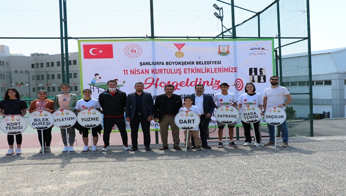 URFA’NIN KURTULUŞUNA ÖZEL, ÖDÜLLÜ KORT TENİSİ TURNUVASI BAŞLADI