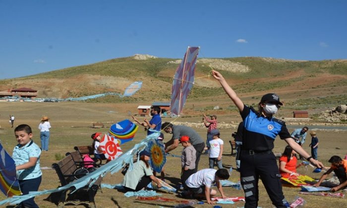 Hakkari’de Geleneksel Çocuk Şenliği Düzenlendi