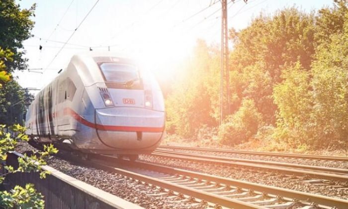 MAKİNİSTLERİN BAŞLATTIKLARI GREV ALMAN DEMİR YOLLARI, DEUTSCHE BAHN’I FELÇ ETTİ