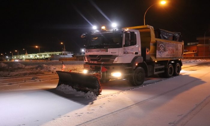 İSTANBUL BEYLİKDÜZÜ BELEDİYESİ’NDEN KAR MESAİSİ