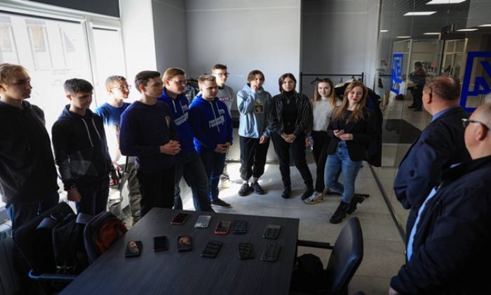 В Санкт-Петербурге при поддержке «Единой России» для студентов организовали профтур на предприятие