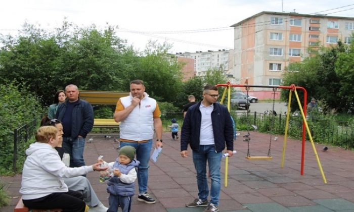 Magadan’da Birleşik Rusya aktivistleri kamusal alanların güvenliğini kontrol etti