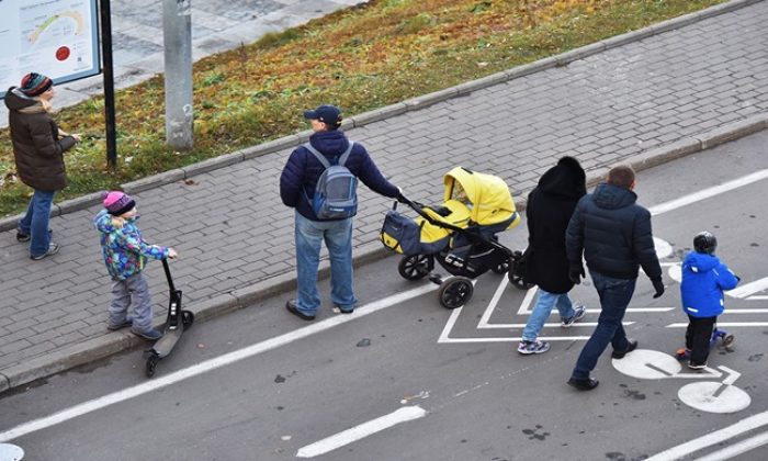 Büyük aileleri desteklemek ve demografik özellikleri iyileştirmek için koşullar yaratmak için “altın standart”: “Birleşik Rusya” aile politikasının geliştirilmesine yönelik girişimler sundu