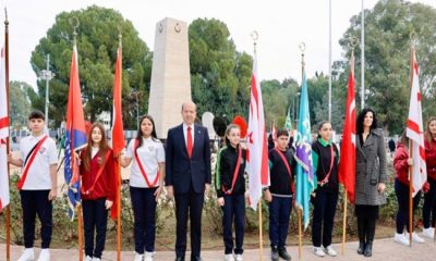 Cumhurbaşkanı Ersin Tatar, 21-25 Aralık Millî Mücadele ve Şehitler Haftası dolayısıyla Lefkoşa Şehitler Abidesi önünde düzenlenen anma törenine katıldı.