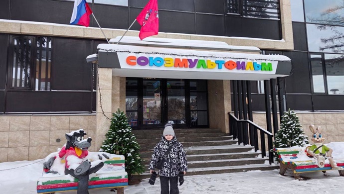 Soyuzmultfilm’e bir gezi, metro turu, bir sanatçı seti ve bir elektro gitar: Birleşik Rusya, “Yolka Zhelaniy” (Dilekler Noel Ağacı) ile çocukların hayallerini gerçeğe dönüştürdü